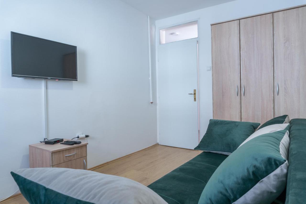 Gerardus Apartmani Vrsac Luaran gambar