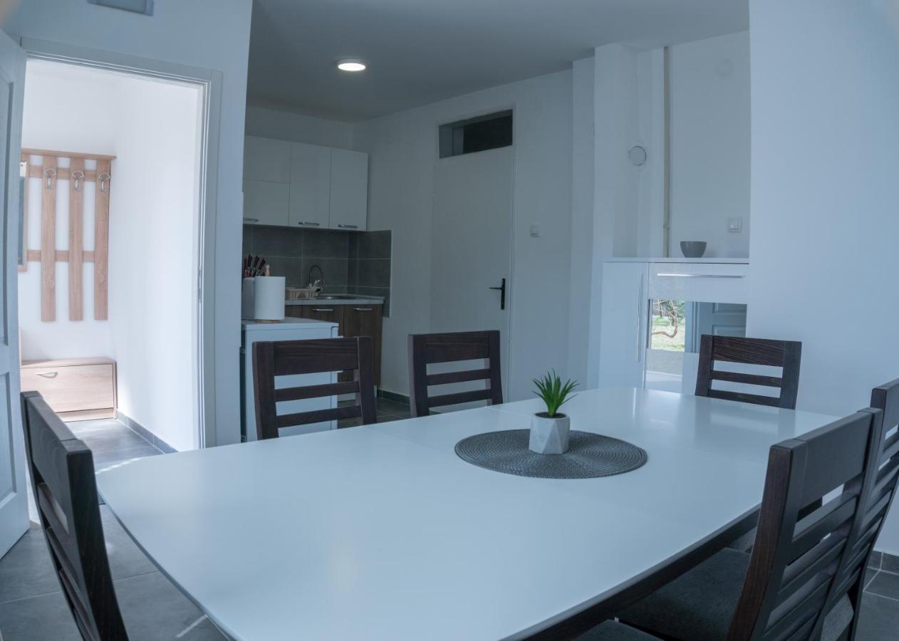 Gerardus Apartmani Vrsac Luaran gambar